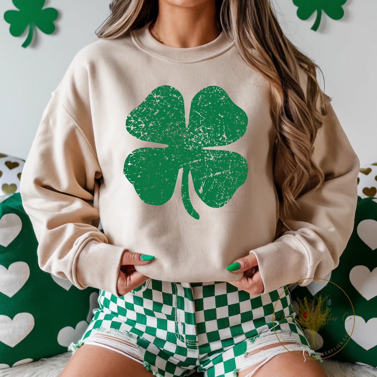 shamrock crewneck, wwwchasethebutterflies.com. st. patrick's day crewneck, paddy's day.