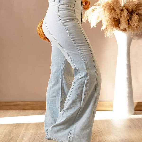 Light Washed Bell Bottom Jeans www.chasethebutterflies.com