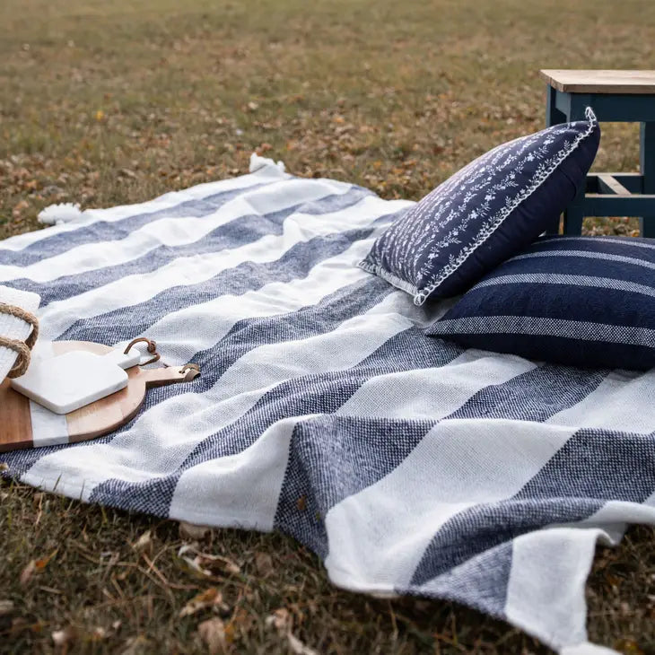 Cabana Picnic Blanket - www.chasethebutterflies.com