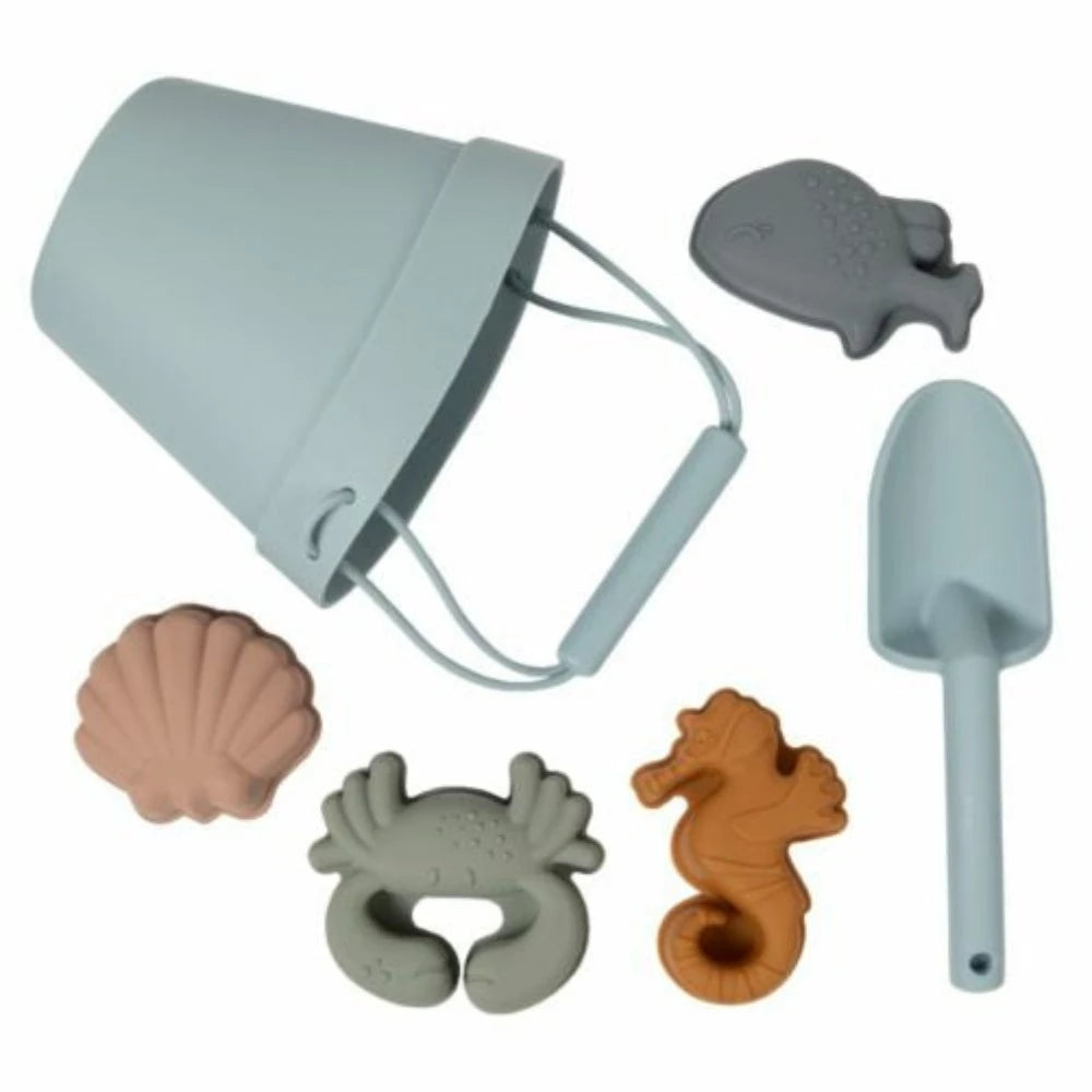sand bucket toys www.chasethebutterflies.com